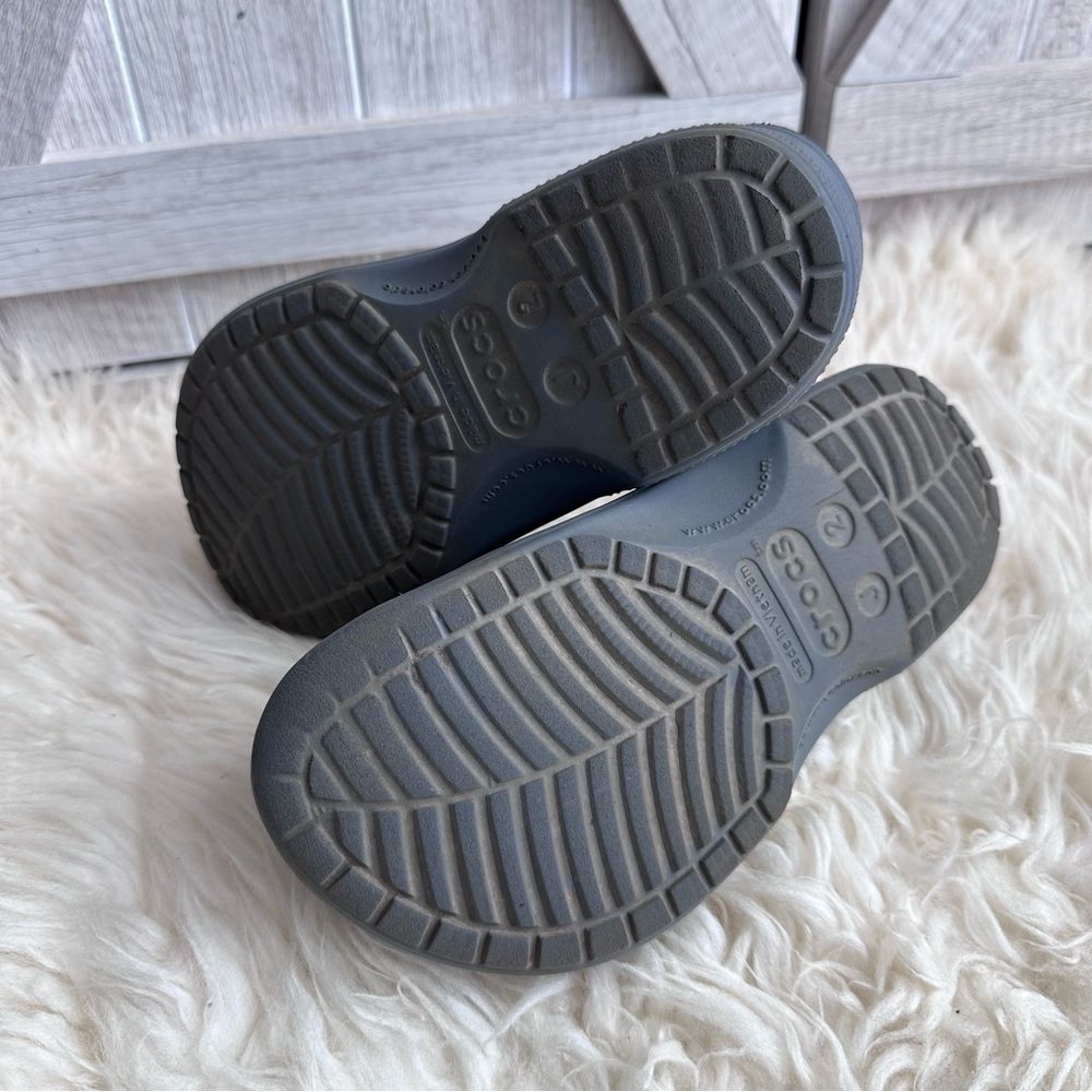 Kids Slate Grey Classic Crocs Size J2 - Picture 5 of 5